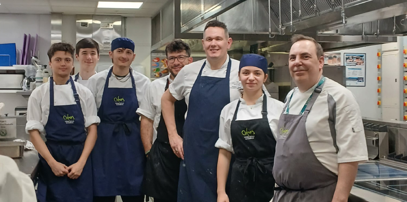 Picture of Guest Chef, Andrew Green with our students